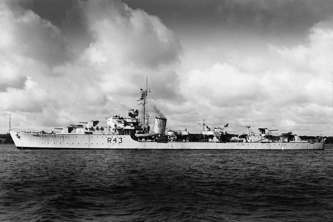 HMS Comus R43 | Photo Print | Framed Print | C Class | Destroyer | Royal Navy Hampshire Prints