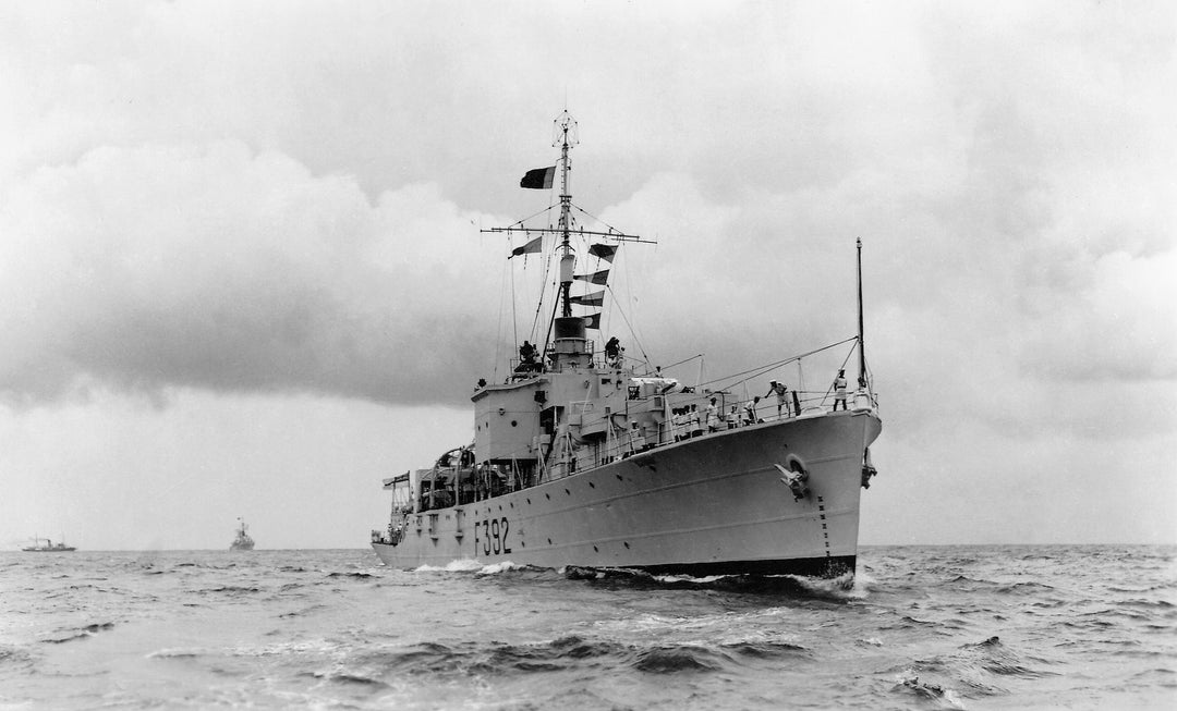 HMS Nadder F392 (K392) | Photo Print | Framed Print | River Class | Frigate | Royal Navy Hampshire Prints