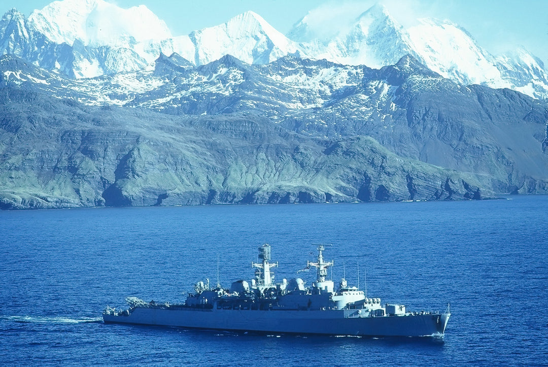 HMS Antrim D18 | Photo Print | Framed Print | County Class | Destroyer | Royal Navy Hampshire Prints
