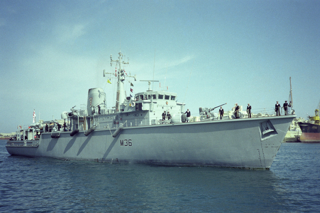 HMS Bicester M36 | Photo Print | Framed Print | Hunt Class | Mine Warfare Vessel | Royal Navy Hampshire Prints