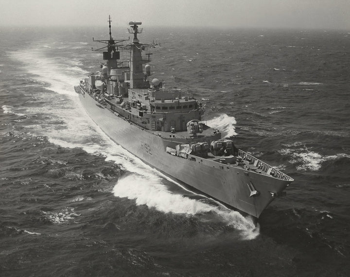 HMS Boxer (F92) Photo Print - High Starboard Bow View - Royal Navy Type 22 Frigate Hampshire Prints 6 x 4 No Frame No