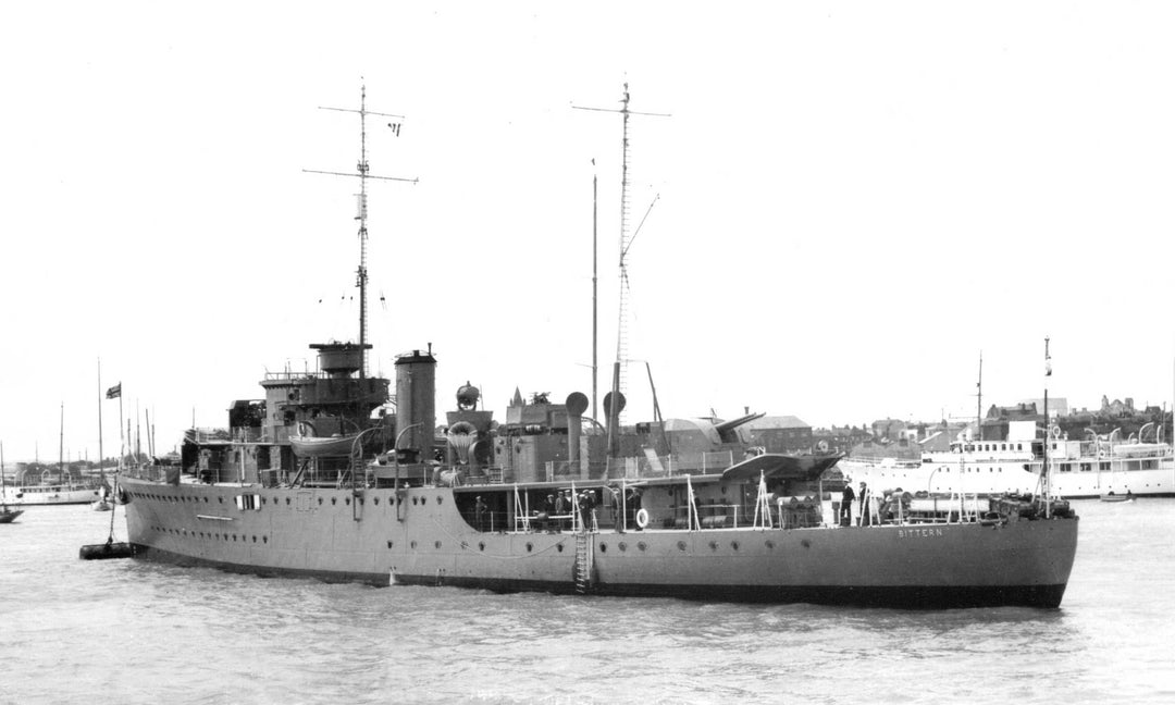 HMS Bittern (L07) Photo Print - At A Buoy - Royal Navy Bittern Class Sloop Hampshire Prints 6 x 4 No Frame No