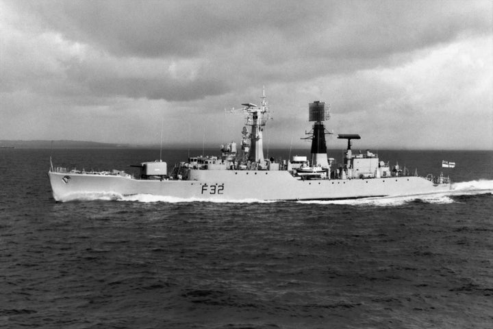 HMS Salisbury F32 Royal Navy Salisbury class Frigate Photo Print or Framed Print - Hampshire Prints