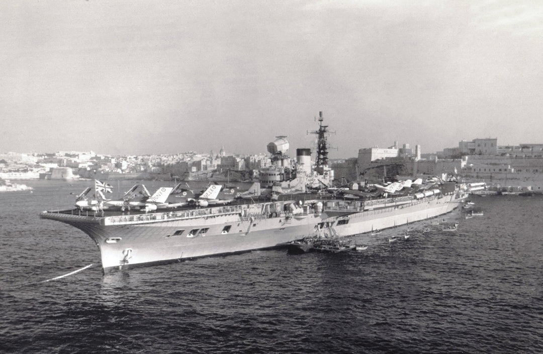 HMS Victorious R38 | Photo Print | Framed Print | Illustrious Class | Aircraft carrier | Royal Navy Hampshire Prints