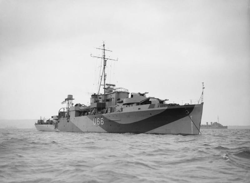 HMS Starling U66 | Photo Print | Framed Print | Black Swan Class | Sloop | Royal Navy Hampshire Prints
