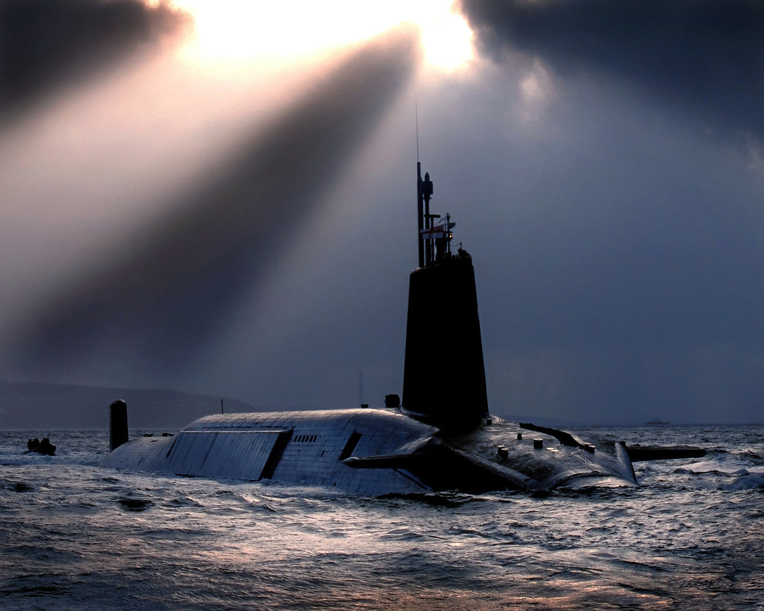 HMS Vigilant (S30) Photo Print - Light Rays - Royal Navy Vanguard Class Submarine Posters, Prints, & Visual Artwork Hampshire Prints 6 x 4 No Frame No