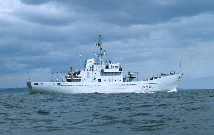 HMS Guernsey P297 | Photo Print | Framed Print | Island Class | Patrol Vessel | Royal Navy Hampshire Prints