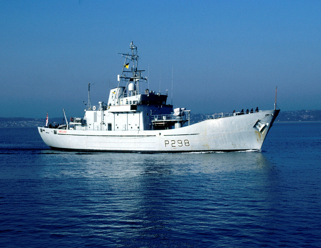 HMS Shetland P298 | Photo Print | Framed Print | Island Class | Patrol vessel | Royal Navy Hampshire Prints