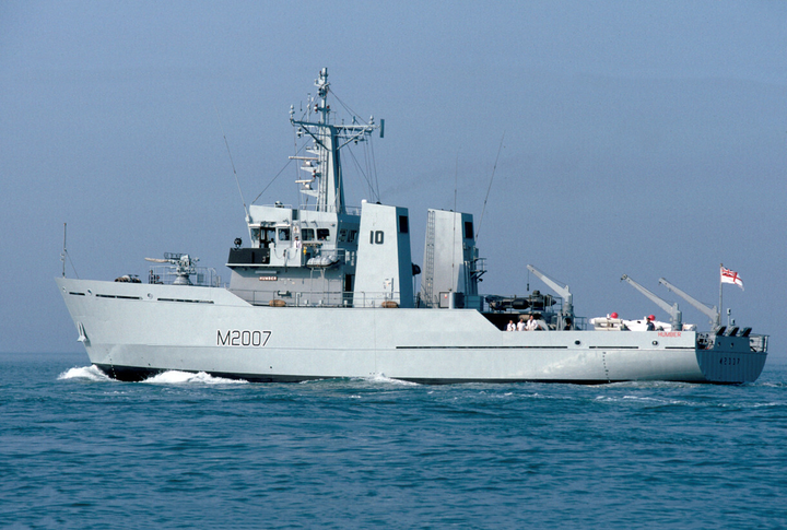 HMS Humber M2007 Royal Navy River class minesweeper Photo Print or Framed Print - Hampshire Prints