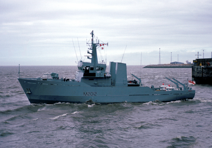 HMS Ribble M2012 | Photo Print | Framed Print | River Class | Minesweeper | Royal Navy Hampshire Prints