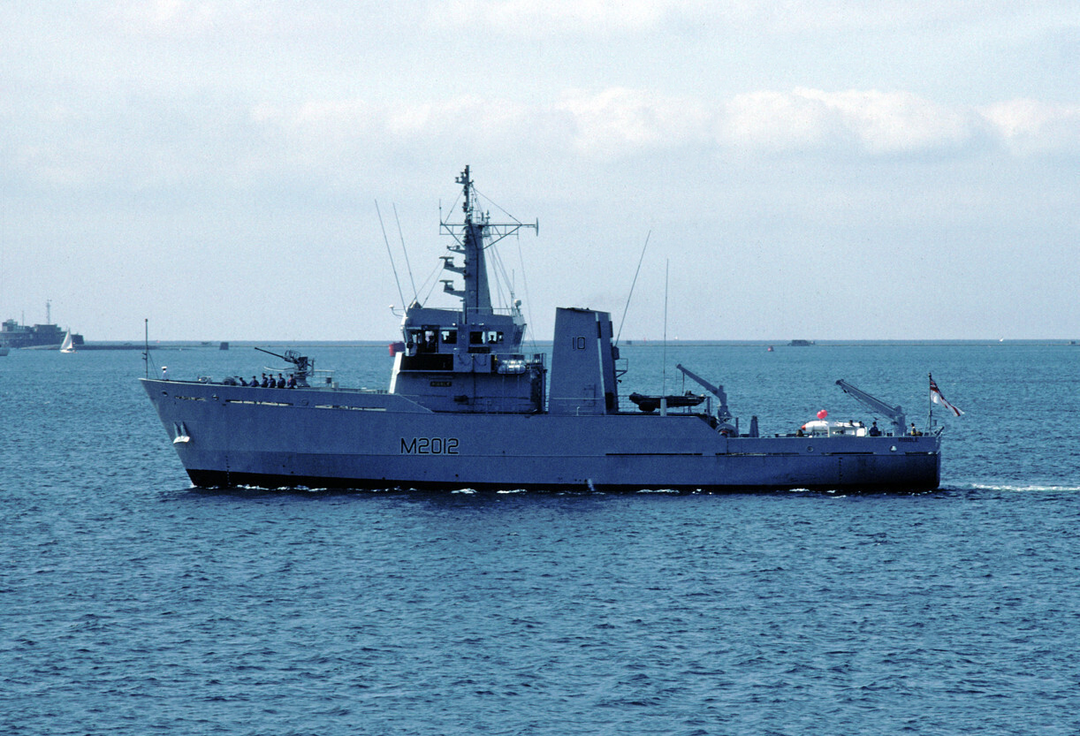 HMS Ribble M2012 | Photo Print | Framed Print | River Class | Minesweeper | Royal Navy Hampshire Prints