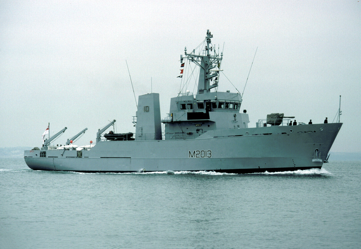 HMS Spey M2013 | Photo Print | Framed Print | River Class | Minesweeper | Royal Navy Hampshire Prints