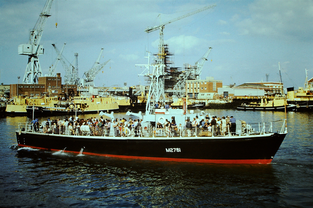 HMS Portisham M2781 | Photo Print | Framed Print | Ham Class | Minesweeper | Royal Navy Hampshire Prints