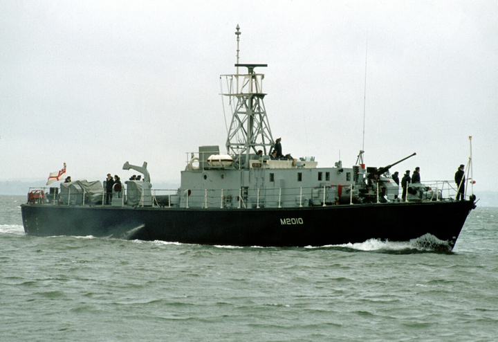 HMS Isis M2010 | Photo Print | Framed Print | Ley Class | Minesweeper | Royal Navy Hampshire Prints
