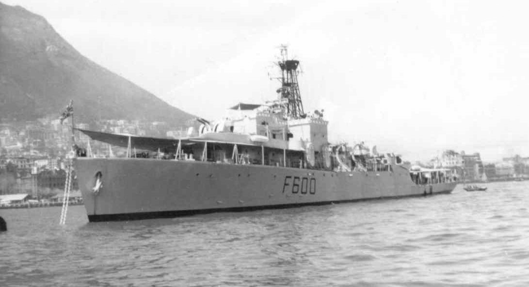 HMS St Brides Bay K600 Royal Navy Bay Class Frigate Photo Print or Framed Print - Hampshire Prints