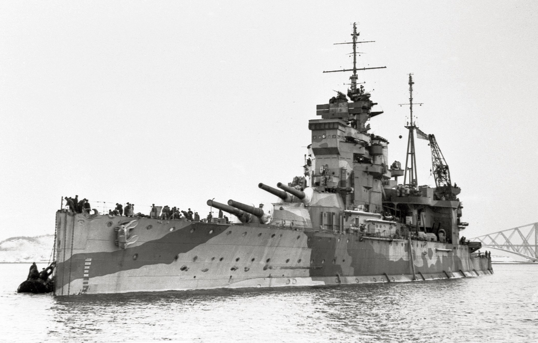 HMS Queen Elizabeth (1913) Royal Navy Queen Elizabeth class battleship Photo Print or Framed Print - Hampshire Prints