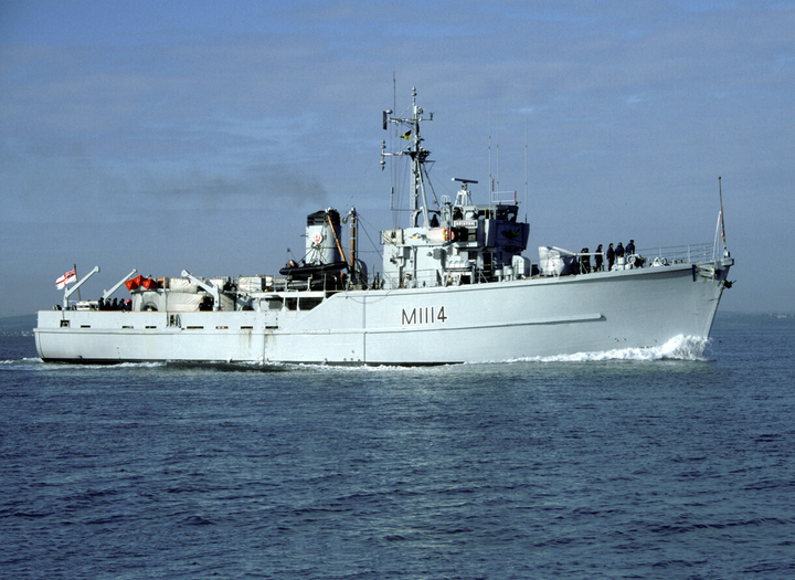 HMS Brinton M1114 | Photo Print | Framed Print | Ton Class | Minesweeper | Royal Navy Hampshire Prints