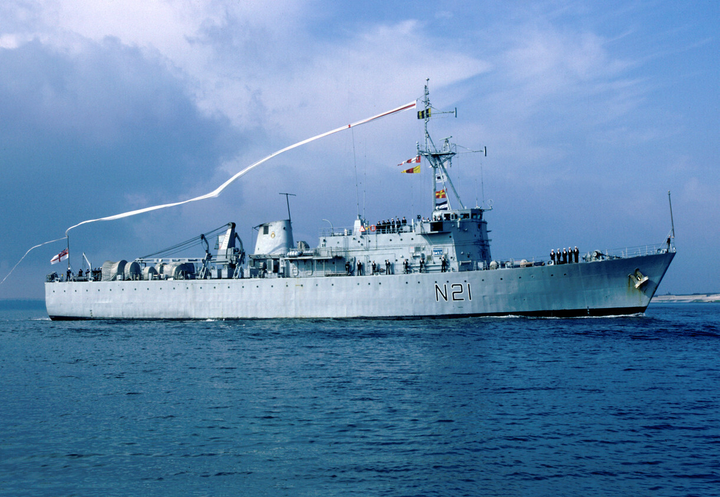 HMS Abdiel N21 | Photo Print | Framed Print | Abdiel Class | Mine Layer | Royal Navy Hampshire Prints