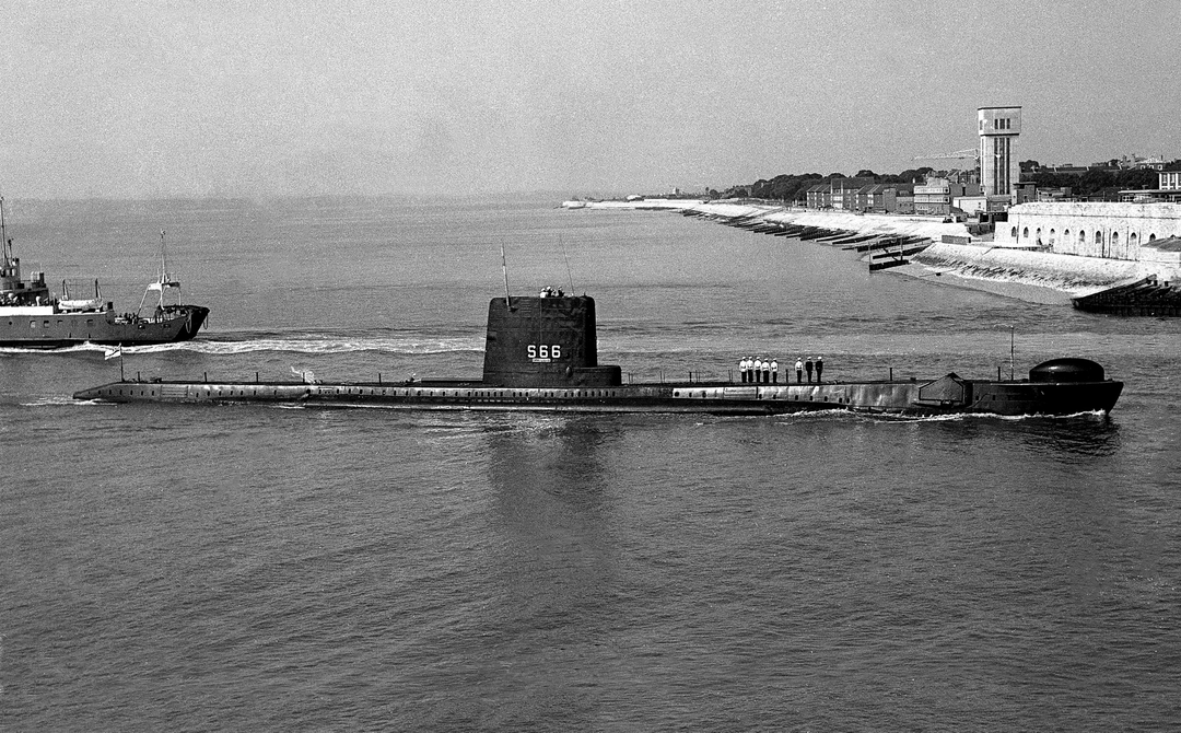 HMS Alderney S66 (P416) Royal Navy Amphion class submarine Photo Print or Framed Print - Hampshire Prints