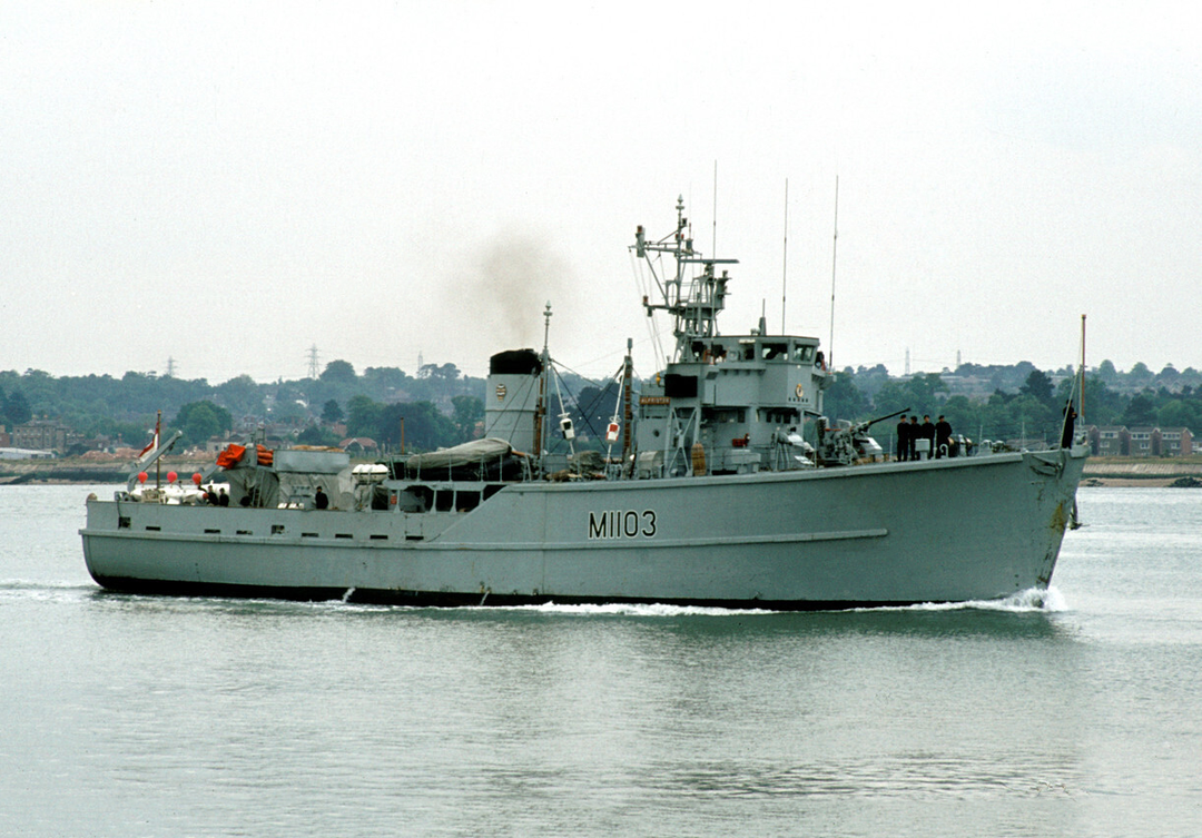 HMS Alfriston M1103 | Photo Print | Framed Print | Ton Class | Minesweeper | Royal Navy Hampshire Prints