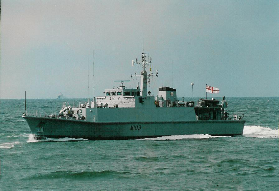 HMS Cromer M103 | Photo Print | Framed Print | Sandown Class | Minehunter | Royal Navy Hampshire Prints