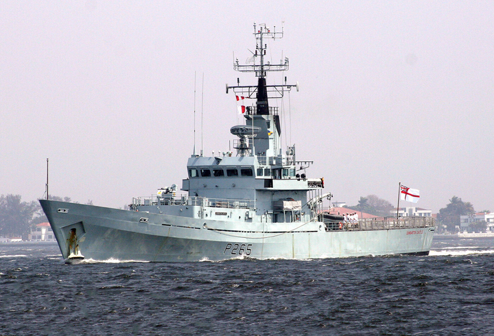 HMS Dumbarton Castle P265 | Photo Print | Framed Print | Castle Class | Patrol Vessel | Royal Navy Hampshire Prints