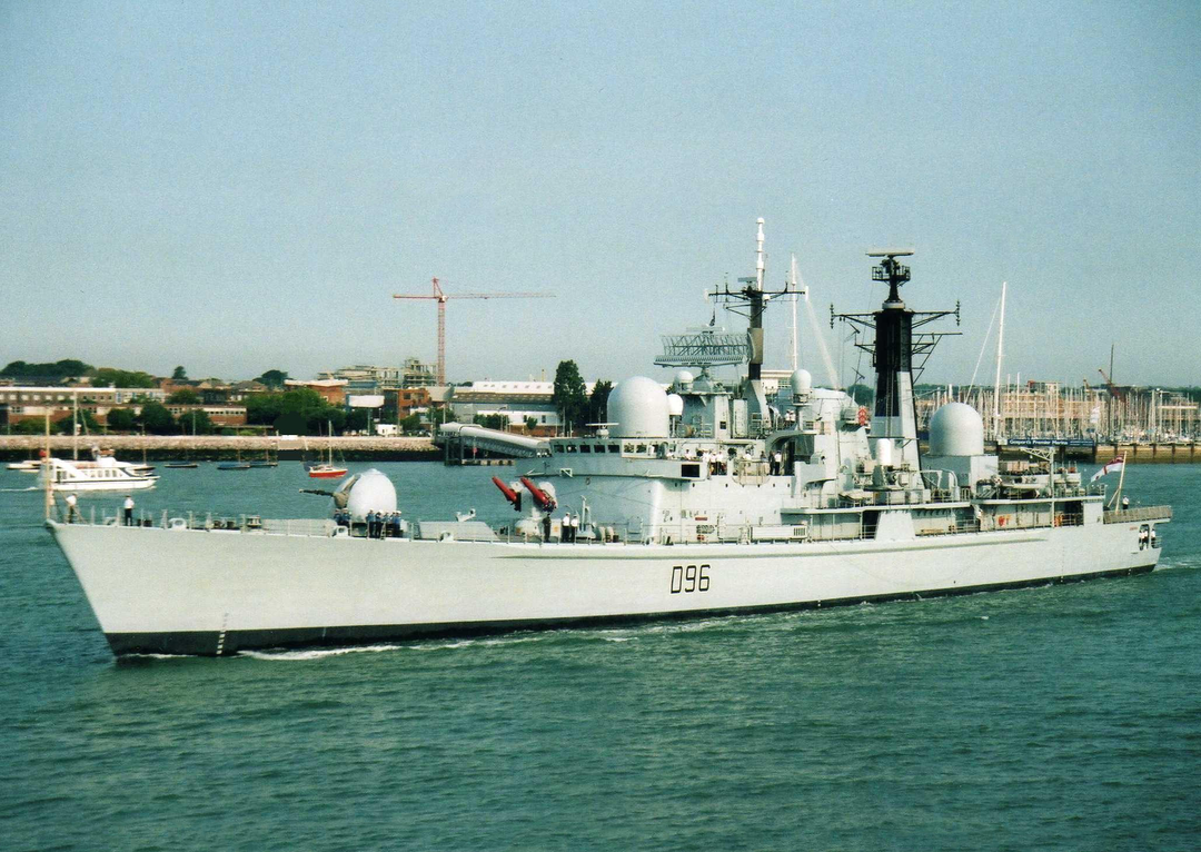 HMS Gloucester D96 | Photo Print | Framed Print | Type 42 | Destroyer | Royal Navy Hampshire Prints
