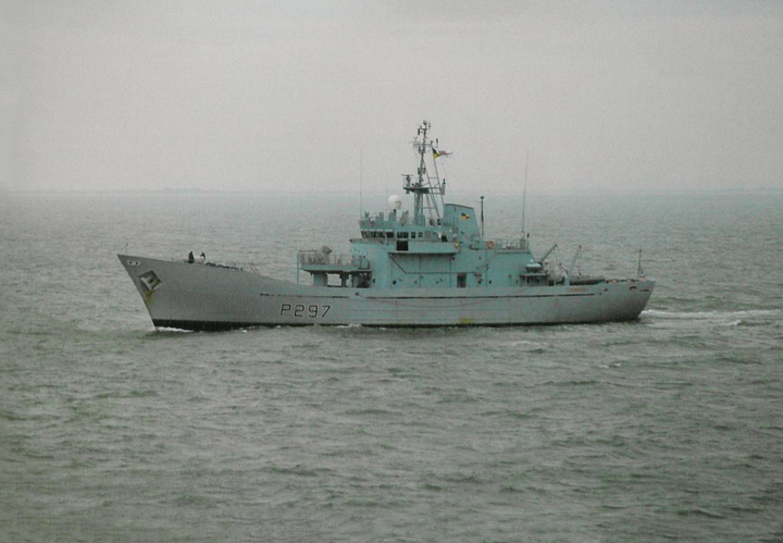HMS Guernsey P297 | Photo Print | Framed Print | Island Class | Patrol Vessel | Royal Navy Hampshire Prints