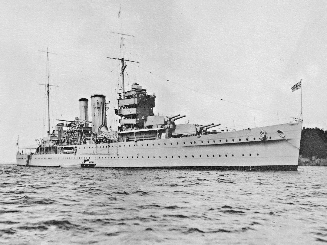 HMS York (90) | Photo Print | Framed Print | York Class | Heavy Cruiser | Royal Navy Hampshire Prints