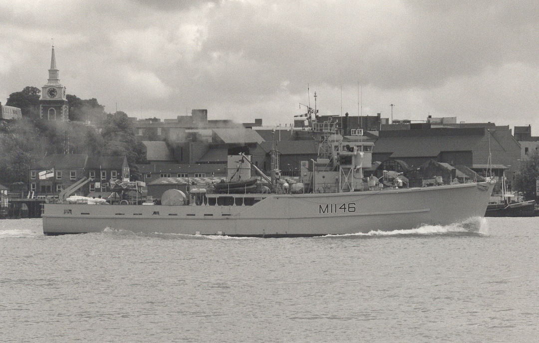 HMS Hodgeston M1146 Royal Navy Ton Class Minesweeper Photo Print or Framed Photo Print - Hampshire Prints