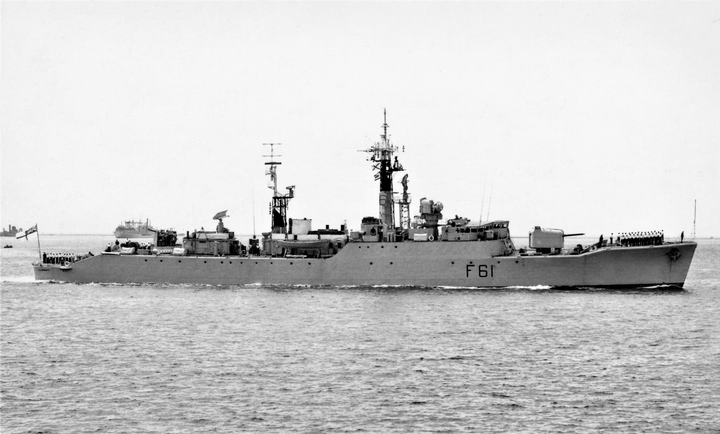 HMS Llandaff F61 | Photo Print | Framed Print | Salisbury Class | Frigate | Royal Navy Hampshire Prints