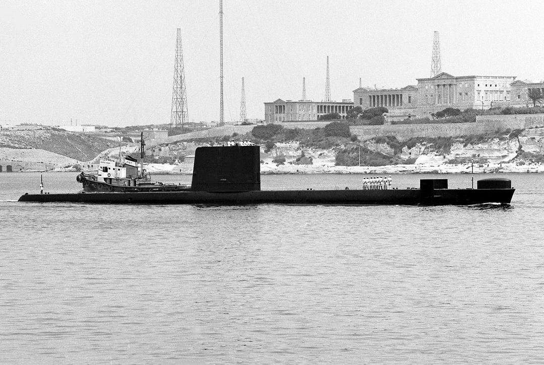HMS Oberon (S09) Photo Print - Entering Harbour - Royal Navy Oberon Class Submarine Posters, Prints, & Visual Artwork Hampshire Prints 6 x 4 No Frame No