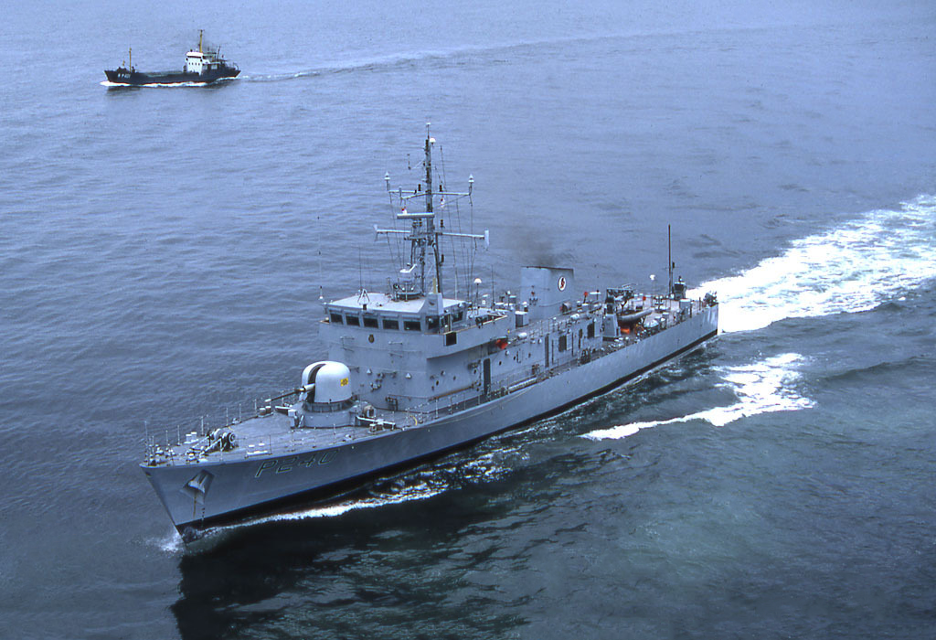 HMS Plover P240 Royal Navy Peacock class patrol vessel Photo Print or Framed Print - Hampshire Prints