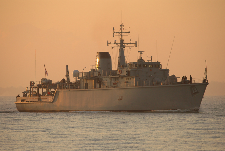 HMS Quorn M41 | Photo Print | Framed Print | Hunt Class | Mine Warfare Vessel | Royal Navy Hampshire Prints