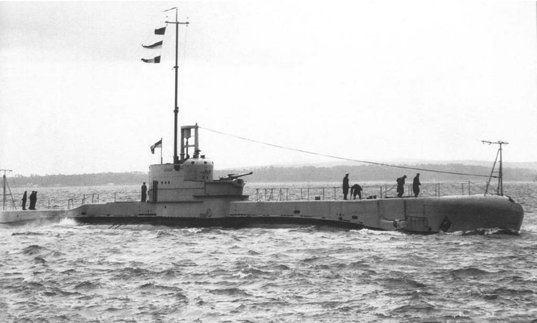 HMS Regent N41 Royal Navy Rainbow class submarine Photo Print or Framed Print - Hampshire Prints