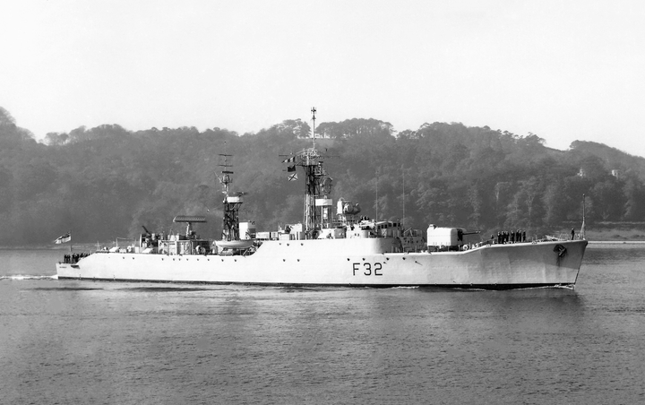 HMS Salisbury F32 Royal Navy Salisbury class Frigate Photo Print or Framed Print - Hampshire Prints