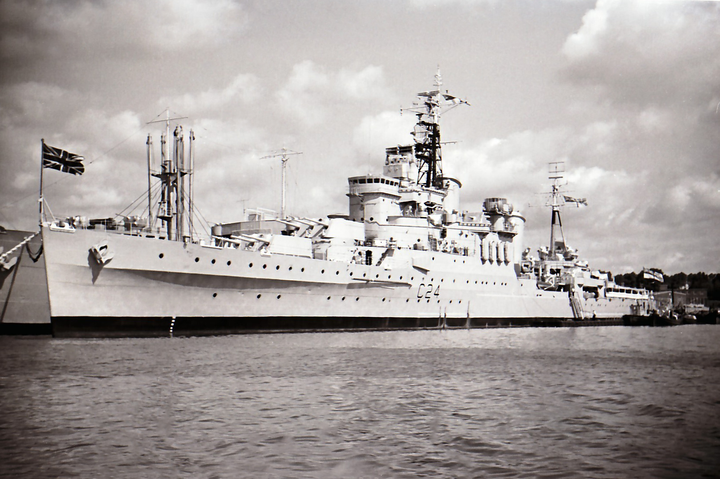 HMS Sheffield C24 Royal Navy Town class light cruiser Photo Print or Framed Print - Hampshire Prints