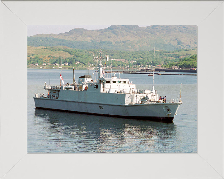 HMS Blyth M111 | Photo Print | Framed Print | Sandown Class | Minehunter | Royal Navy Hampshire Prints