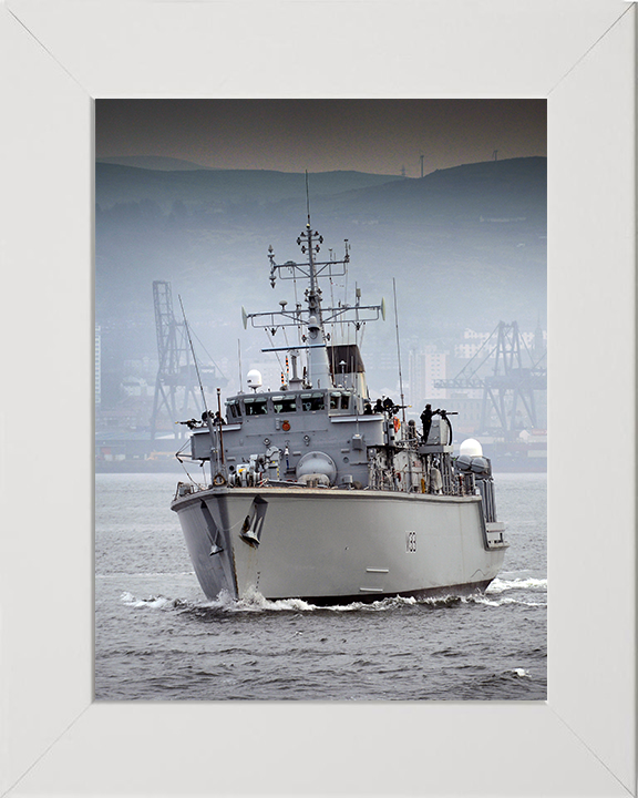 HMS Bangor M109 Royal Navy Sandown class minehunter Photo Print or Framed Print - Hampshire Prints