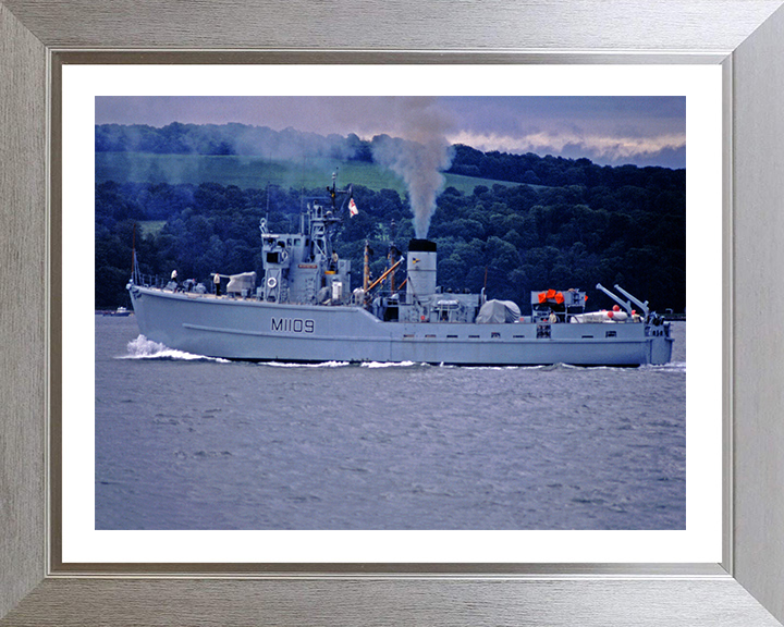 HMS Bickington M1109 Royal Navy Ton Class Minesweeper Photo Print or Framed Print - Hampshire Prints