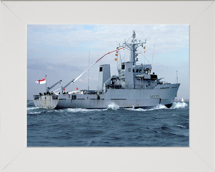 HMS Dovey M2005 | Photo Print | Framed Print | River Class | Minesweeper | Royal Navy Hampshire Prints