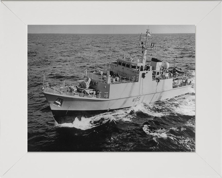 HMS Bridport M105 | Photo Print | Framed Print | Sandwon Class | Minehunter | Royal Navy Hampshire Prints