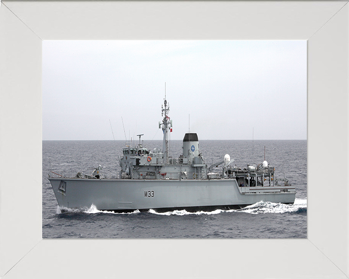 HMS Brocklesby M33 | Photo Print | Framed Print | Hunt Class | Mine Warfare Vessel | Royal Navy Hampshire Prints