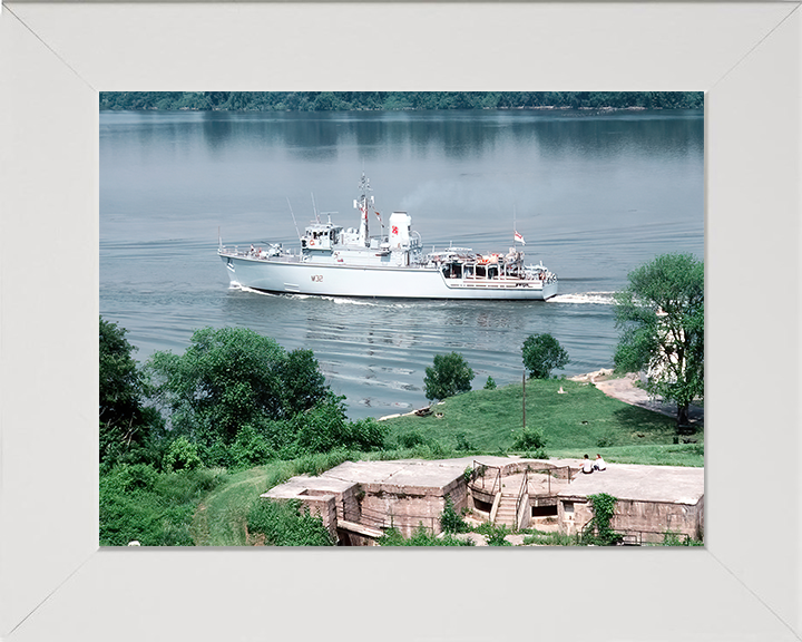 HMS Cottesmore M32 | Photo Print | Framed Print | Hunt Class | Mine Warfare Vessel | Royal Navy Hampshire Prints