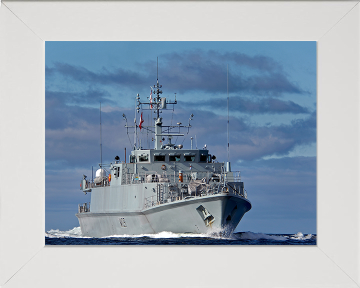 HMS Bangor M109 | Photo Print | Framed Print | Sandown Class | Minehunter | Royal Navy Hampshire Prints