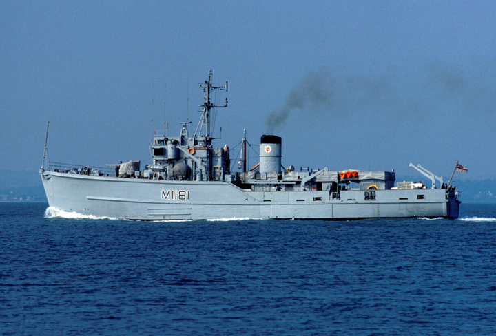 HMS Sheraton M1181 | Photo Print | Framed Print | Ton Class | Minesweeper | Royal Navy Hampshire Prints