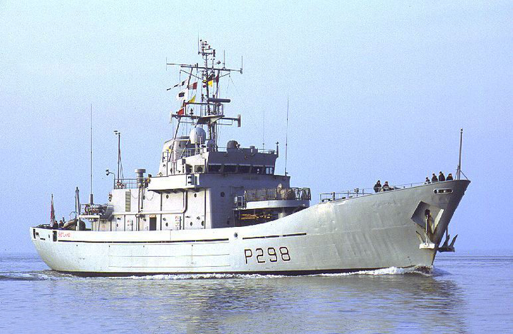 HMS Shetland P298 | Photo Print | Framed Print | Island Class | Patrol vessel | Royal Navy Hampshire Prints