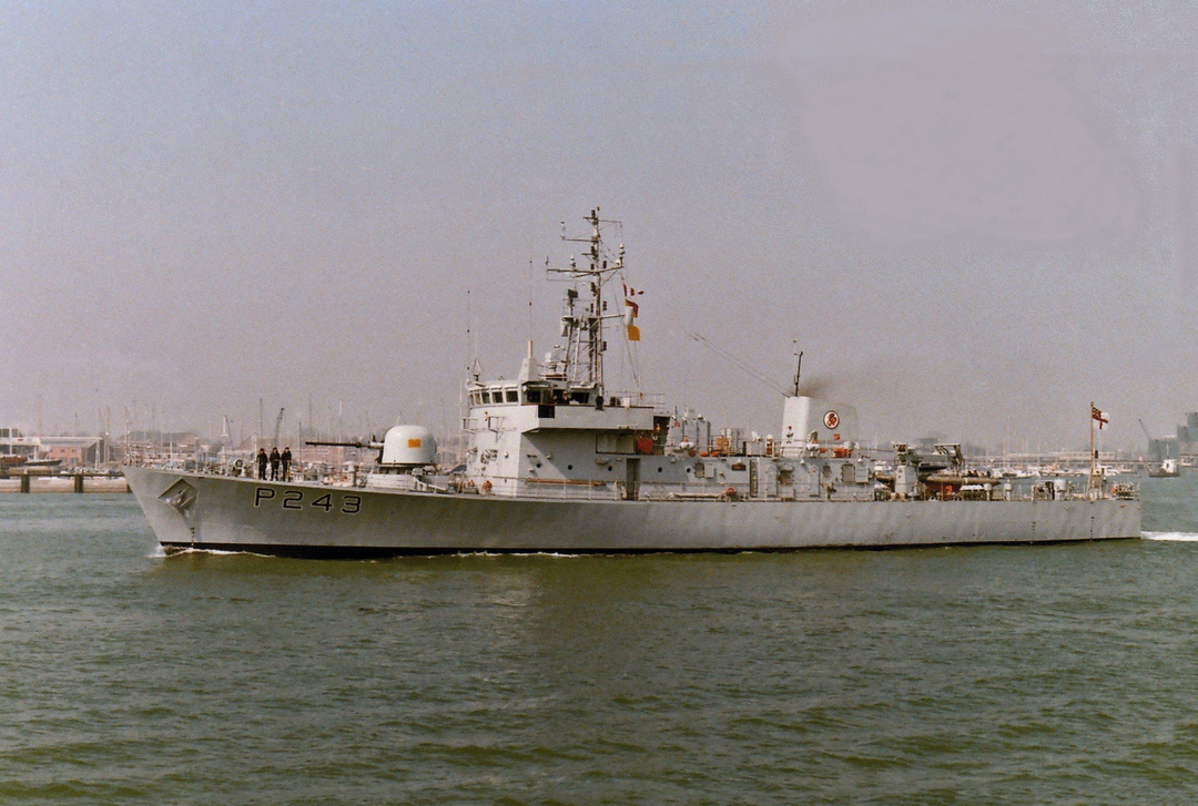 HMS Swift P243 | Photo Print | Framed Print | Peacock Class | Patrol Vessel | Royal Navy Hampshire Prints