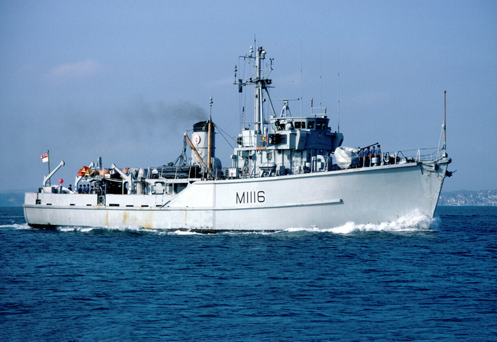 HMS Wilton M1116 | Photo Print | Framed Print | Ton Class | Minesweeper | Royal Navy Hampshire Prints