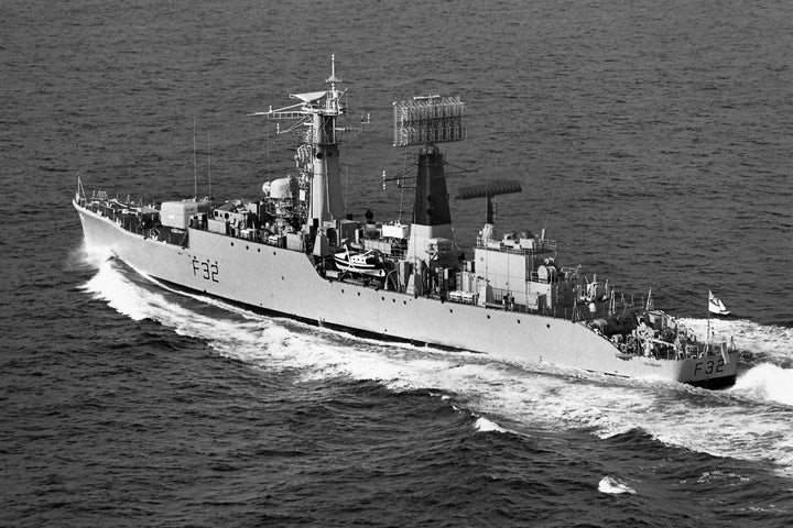 HMS Salisbury F32 | Photo Print | Framed Print | Salisbury Class | Frigate | Royal Navy Hampshire Prints